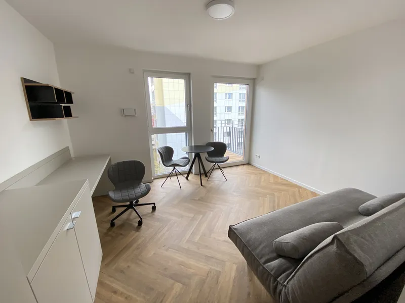 Sehr hell und voll möbliertes Apartment mit Balkon und EBK! — photo 1